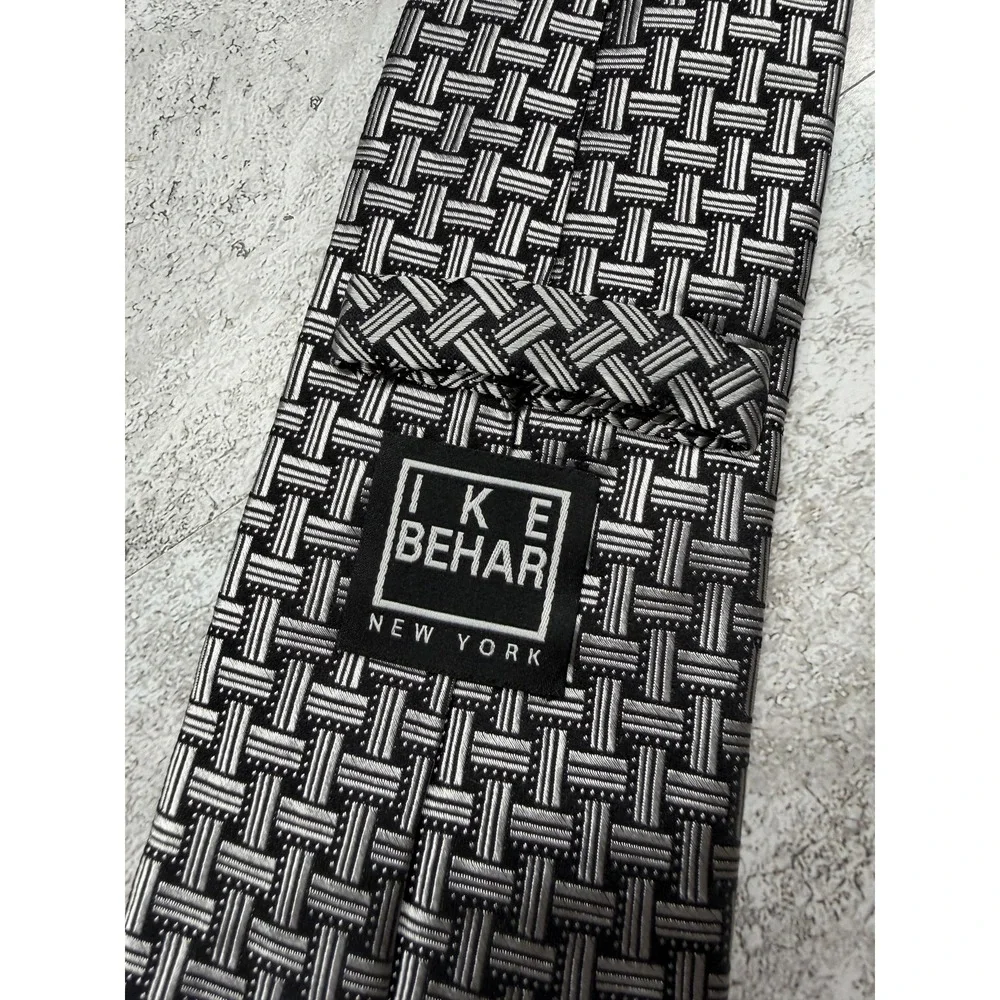IKE BEHAR 100%‎ Silk Tie Mens One Size Black Geometric Jacquard Pointed Necktie